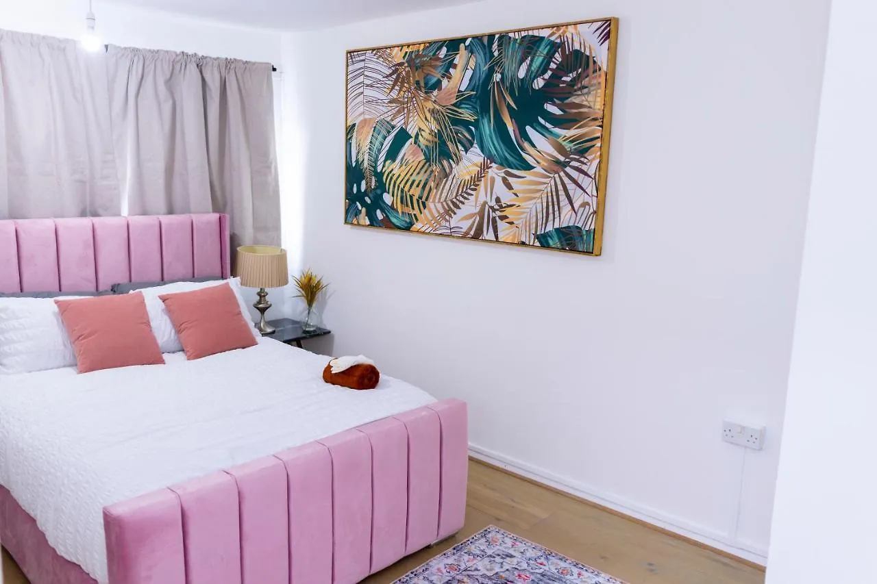 Elegant 3 Bed House In The Heart Of London Apartment