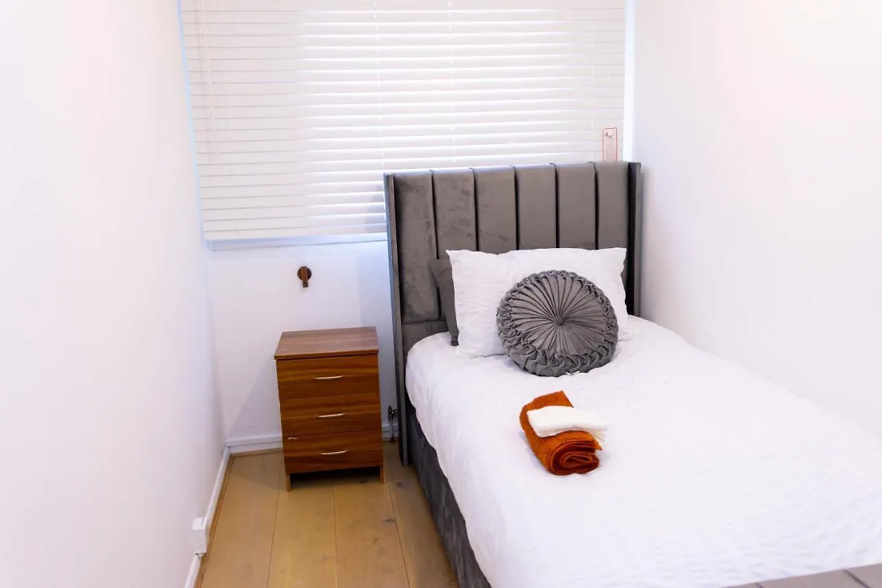 Elegant 3 Bed House In The Heart Of London Apartment