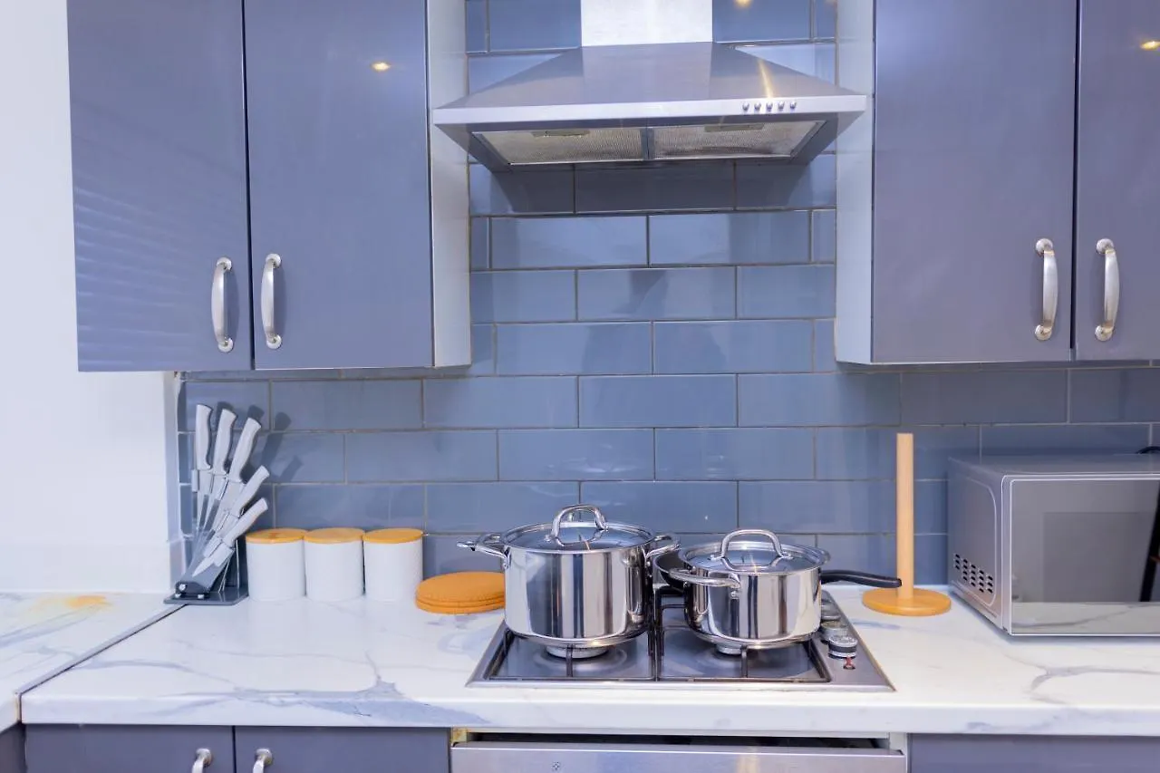 Elegant 3 Bed House In The Heart Of London Apartment