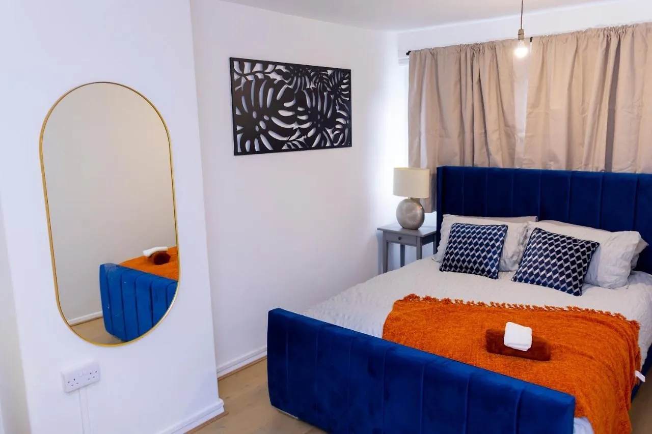 Elegant 3 Bed House In The Heart Of London Apartment